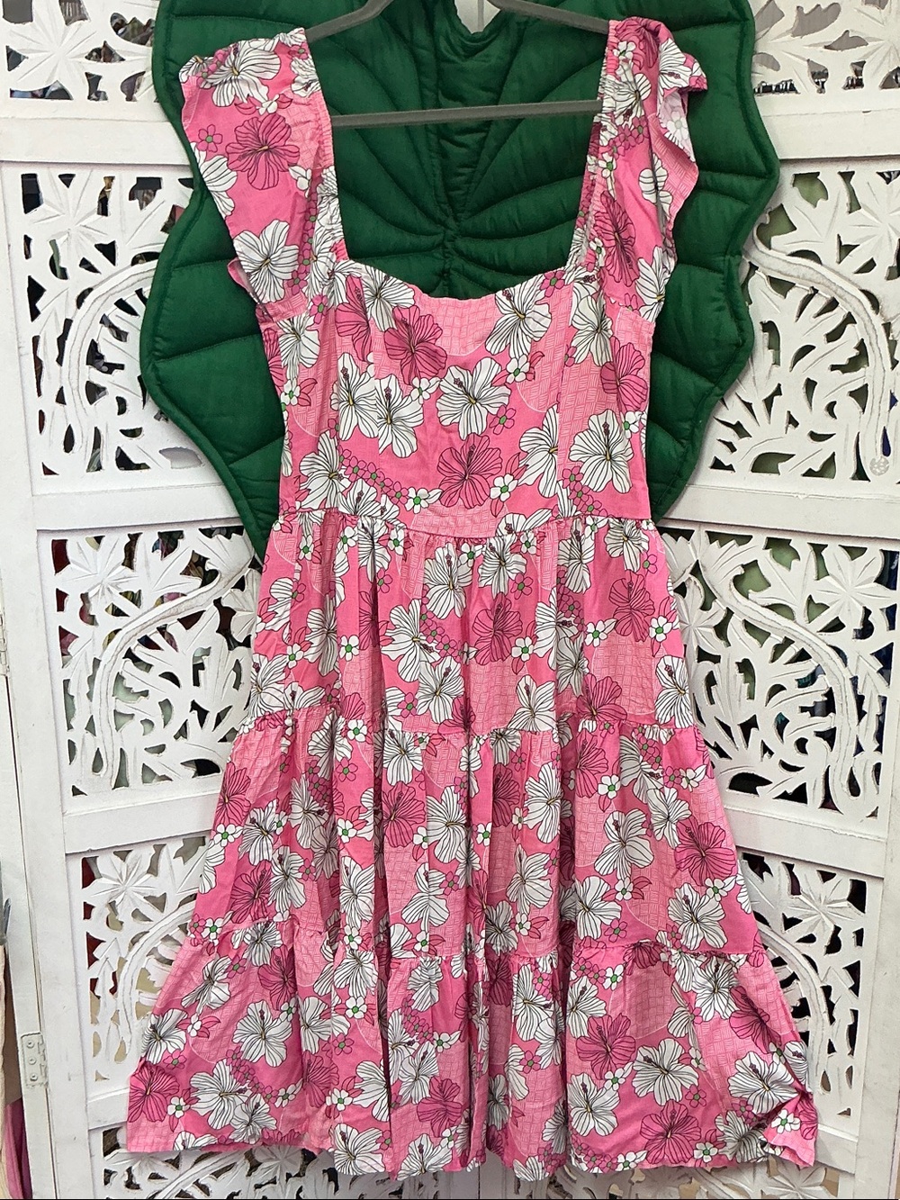 Eternal Summer Hawaii tiered floral ruffle sleeve midi dress. Pink hibiscus. L